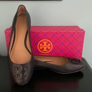 Tory Burch Black Leather Flats Melinda Size 8